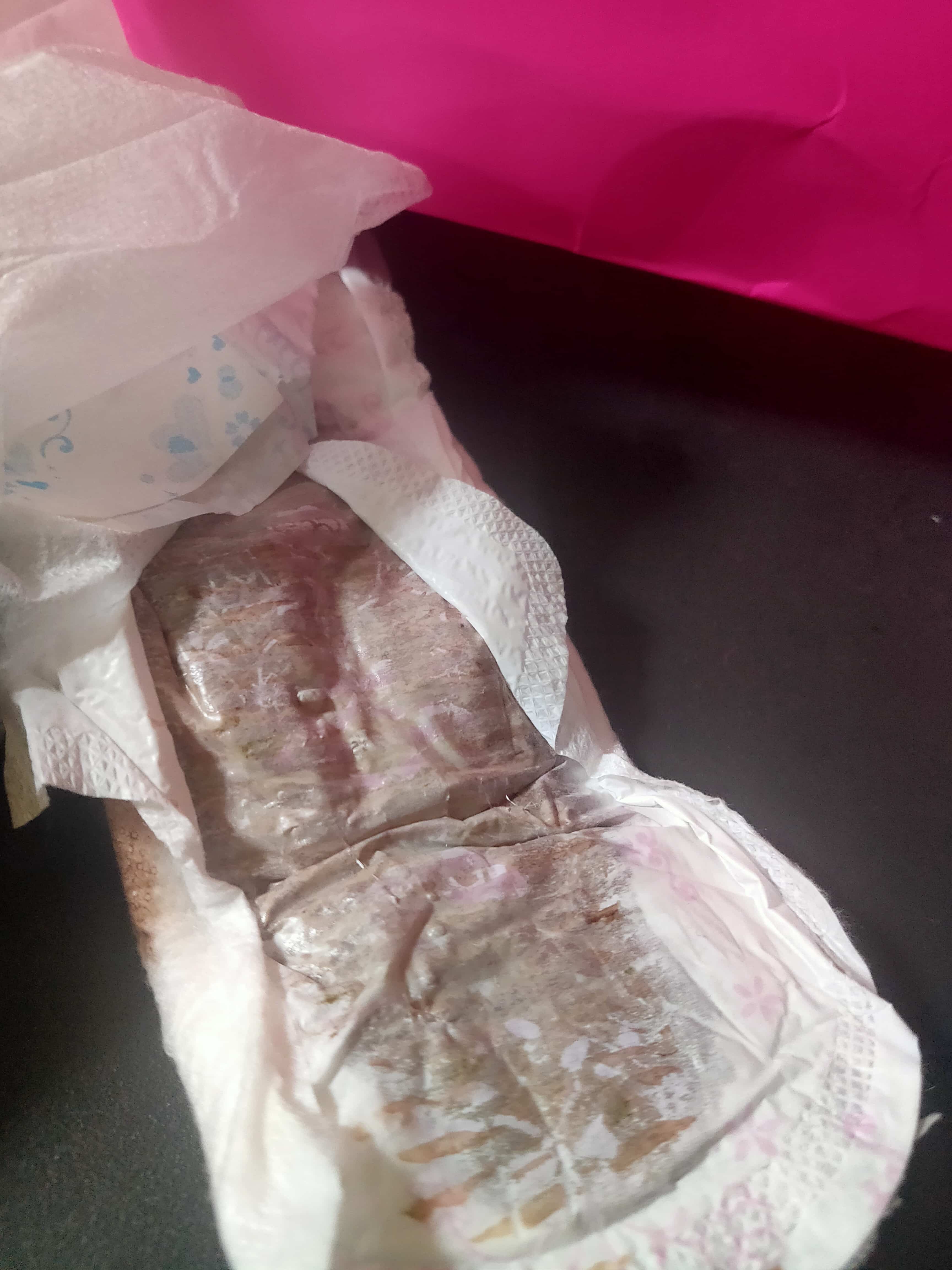 ニオイが吐き気を催した後に幸福感に包まれる使用済みオリモノシート